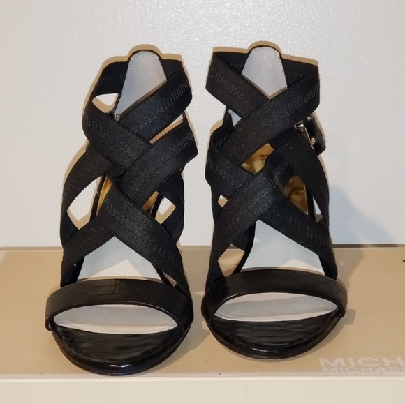 Michael Kors size 6.5 shoes - Picture 5 of 8